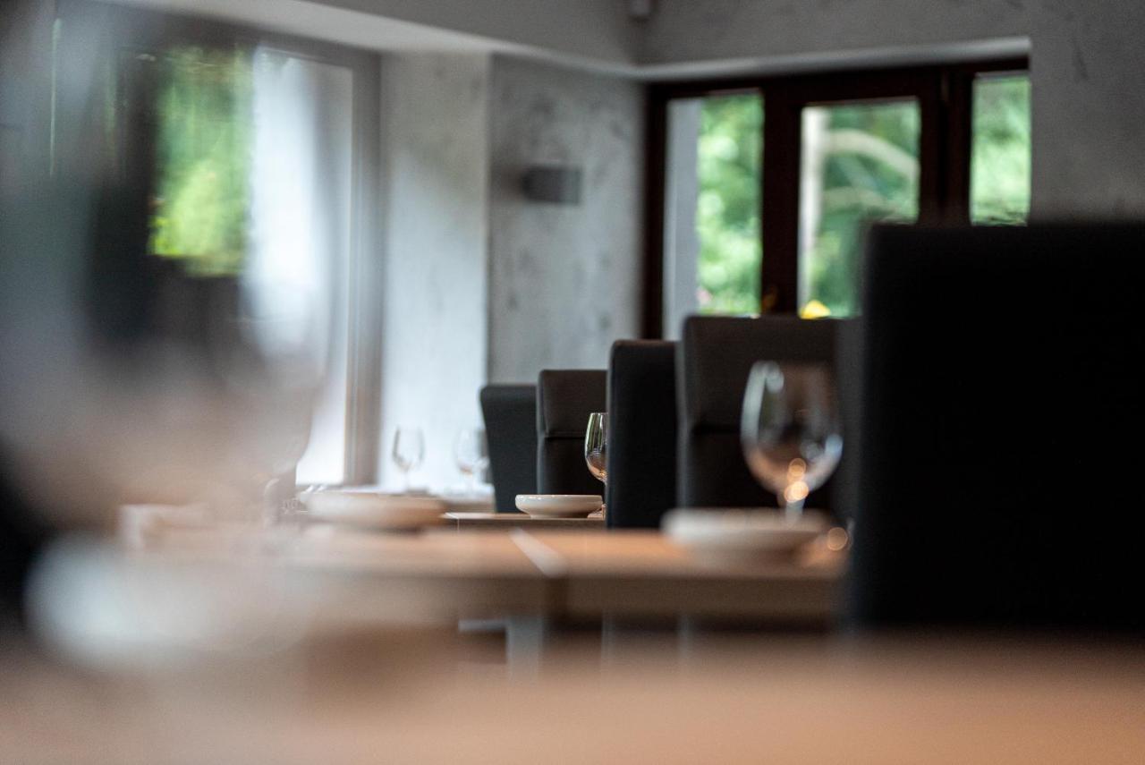 Penzion A Restaurace Bily Mlyn Liberec Exterior foto