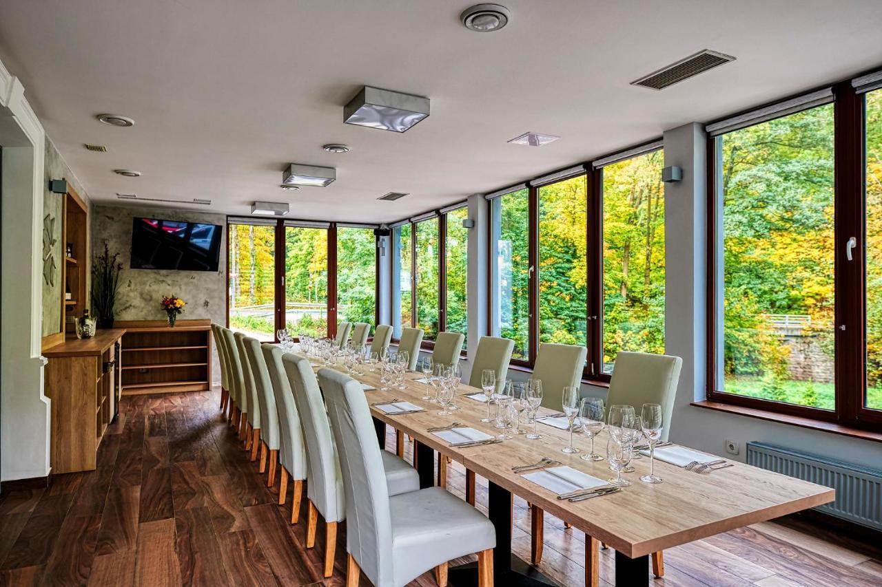 Penzion A Restaurace Bily Mlyn Liberec Exterior foto